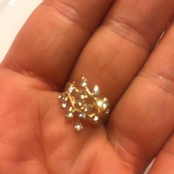 π Awesome Pierce-less leaf vine ear cuff in gold or silver π - Picture 8 of 8